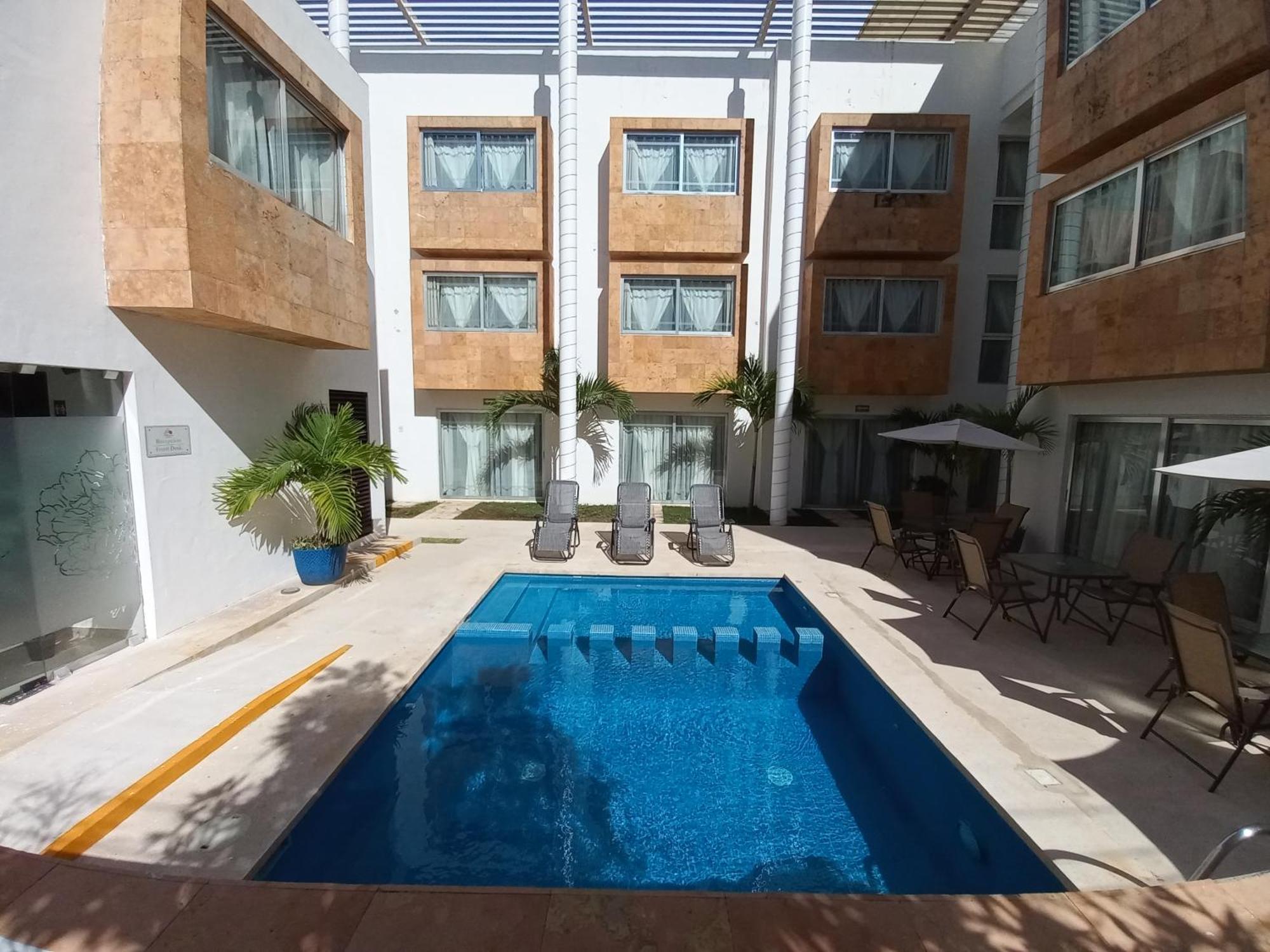 Hotel Villas Segovia Suites Playa Del Carmen Exterior foto